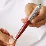 ⁦قلم عنابي فضي 130⁩ - الصورة ⁦2⁩